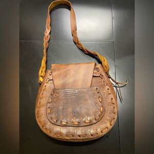 Vintage leather tooled crossbody saddlebag purse braided strap bag 90s chunky